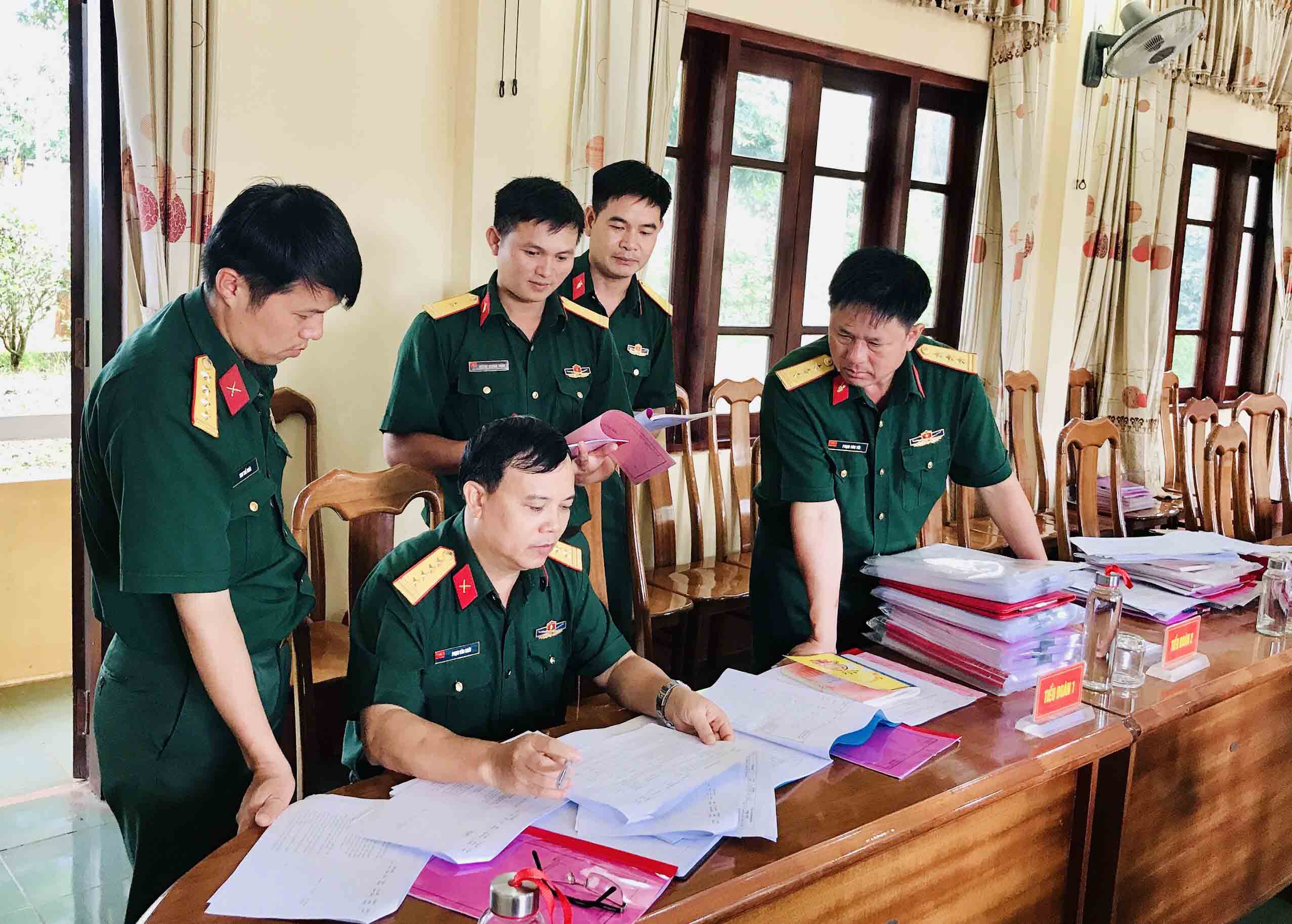 Kiểm tra việc phổ biến, giáo dục pháp luật cho đoàn viên thanh niên ở Lữ đoàn 273, Quân đoàn 3