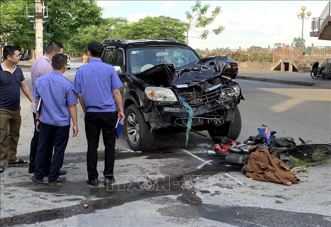 Nam Định: Va chạm giữa ô tô và xe máy, 2 người tử vong