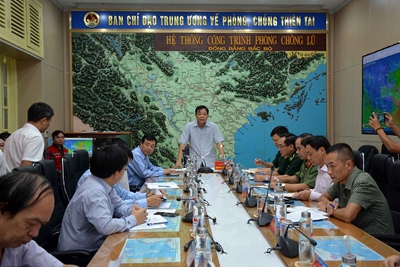 Thông báo cho tàu thuyền khẩn trương di chuyển, thoát khỏi khu vực nguy hiểm của bão số 5