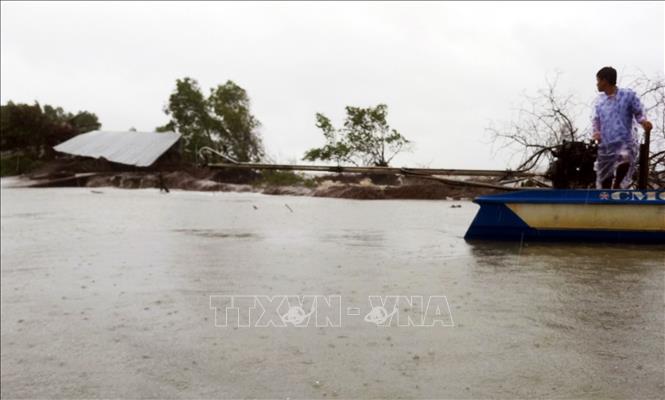 Ảnh hưởng bão số 5, nhiều tuyến đường, khu dân cư bị ngập nặng trong nước