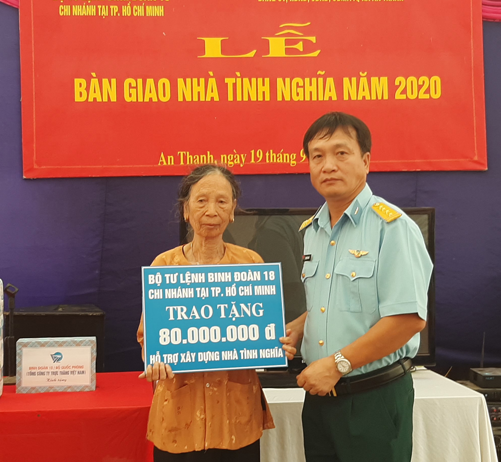 Bộ tư lệnh Binh đoàn 18 phối hợp bàn giao nhà tình nghĩa tặng vợ liệt sĩ