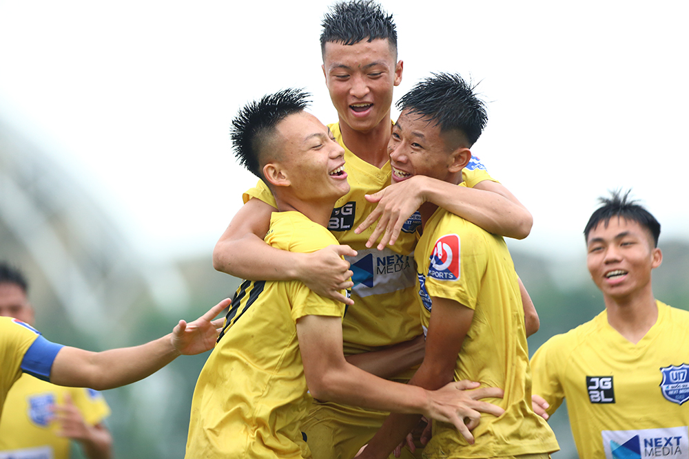 CLB Sông Lam Nghệ An lội ngược dòng trước CLB Sài Gòn