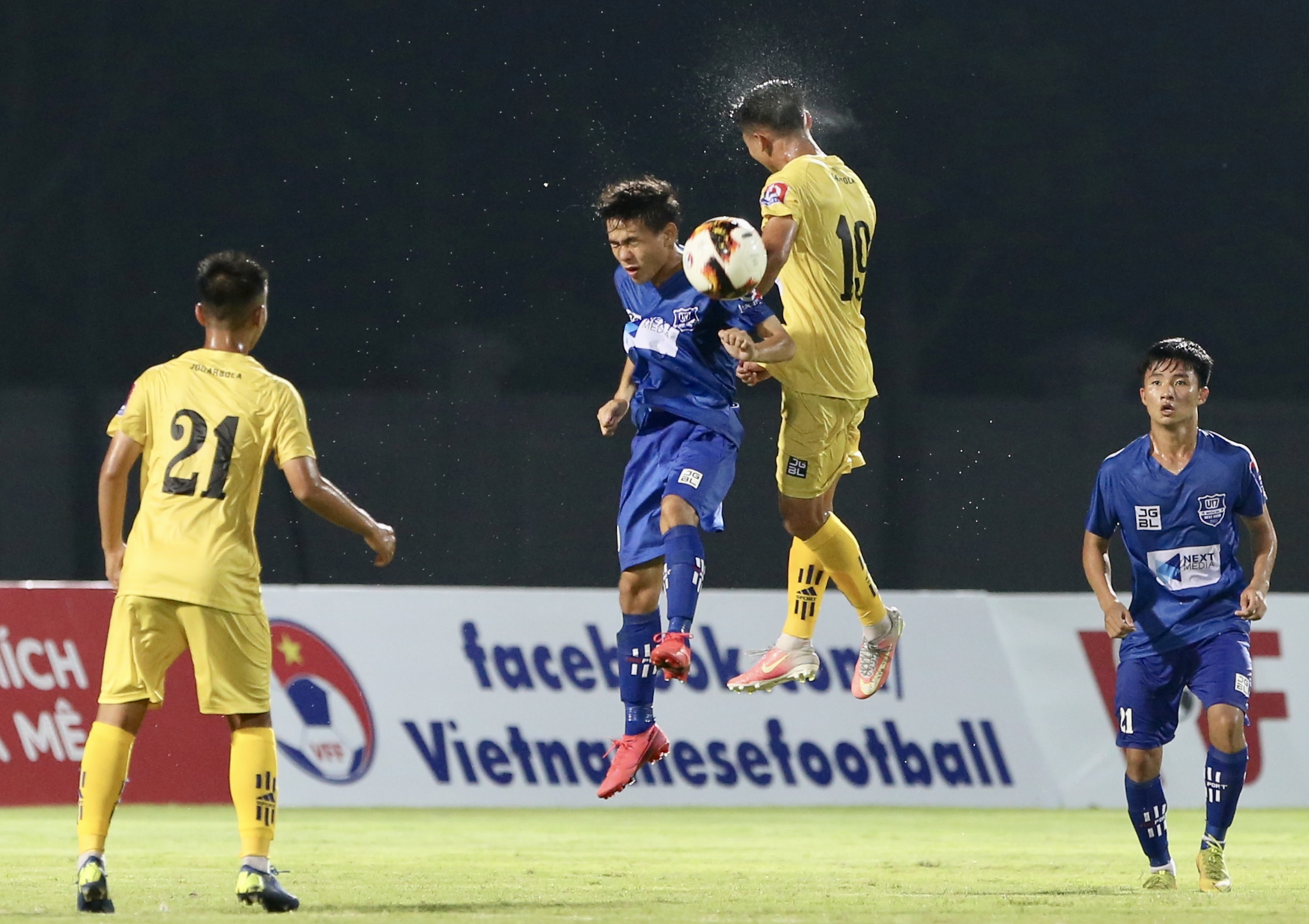 Sông Lam Nghệ An và Học viện Nutifood ghi danh vào bán kết