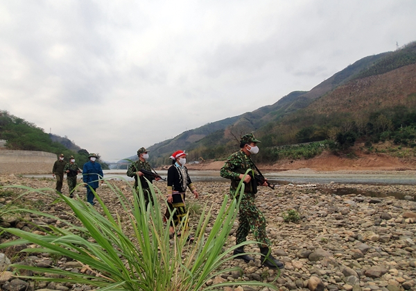 Bộ đội Biên phòng Lào Cai làm tốt “hai vai”