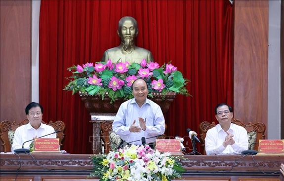 Thủ tướng Nguyễn Xuân Phúc: Kiên quyết không để hộ dân nào thiếu nước sinh hoạt do hạn hán, xâm nhập mặn