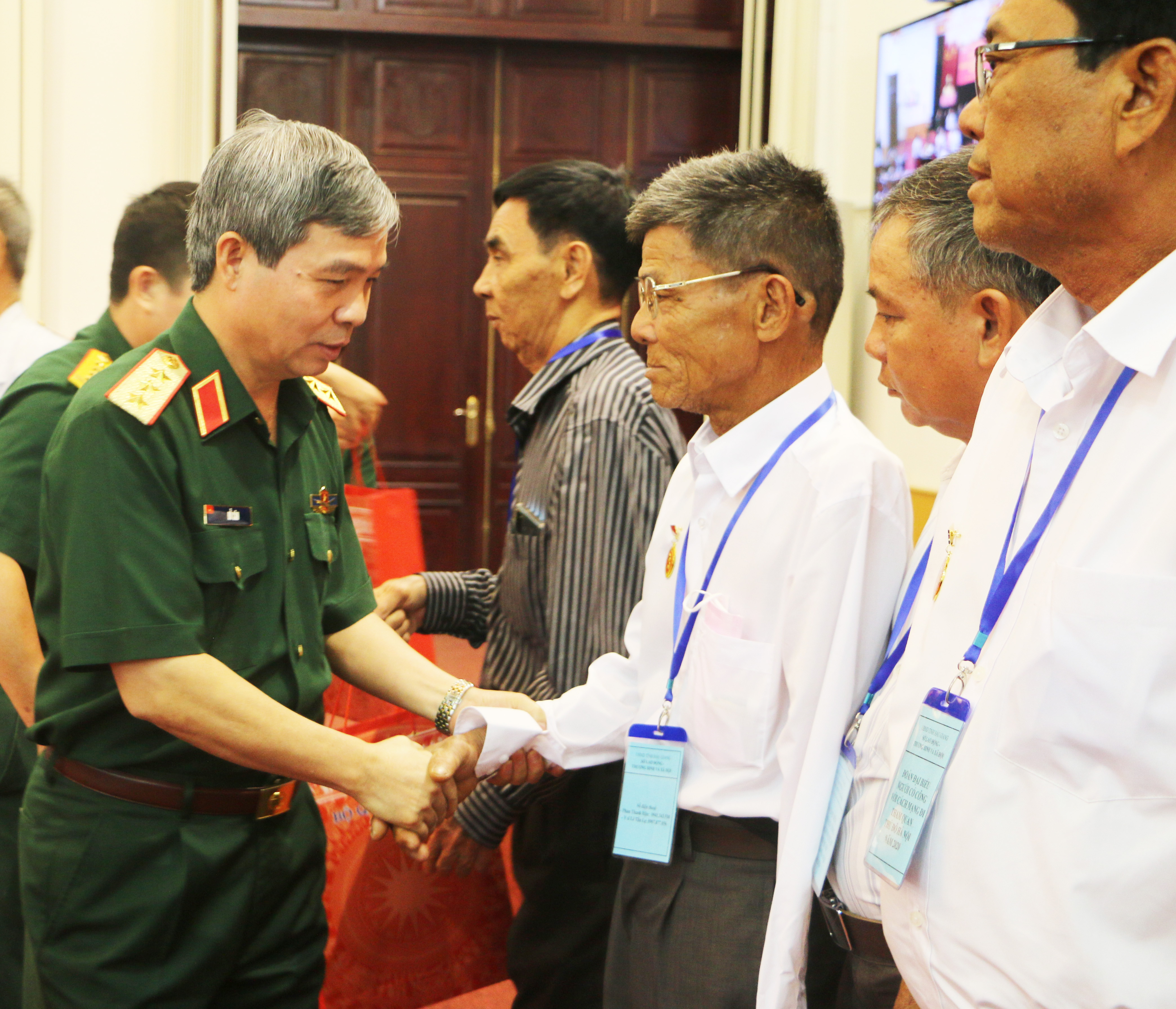 Bộ Quốc phòng gặp mặt đoàn đại biểu người có công với cách mạng tỉnh Hậu Giang