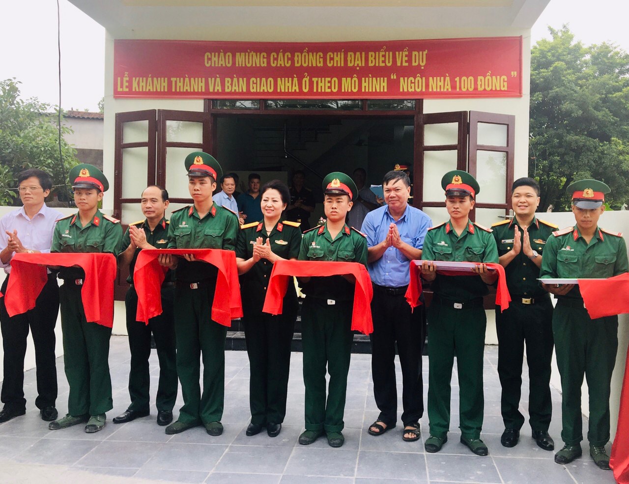 Khánh thành và bàn giao “Ngôi nhà 100 đồng” tặng Thượng úy QNCN Ngô Minh Sáng