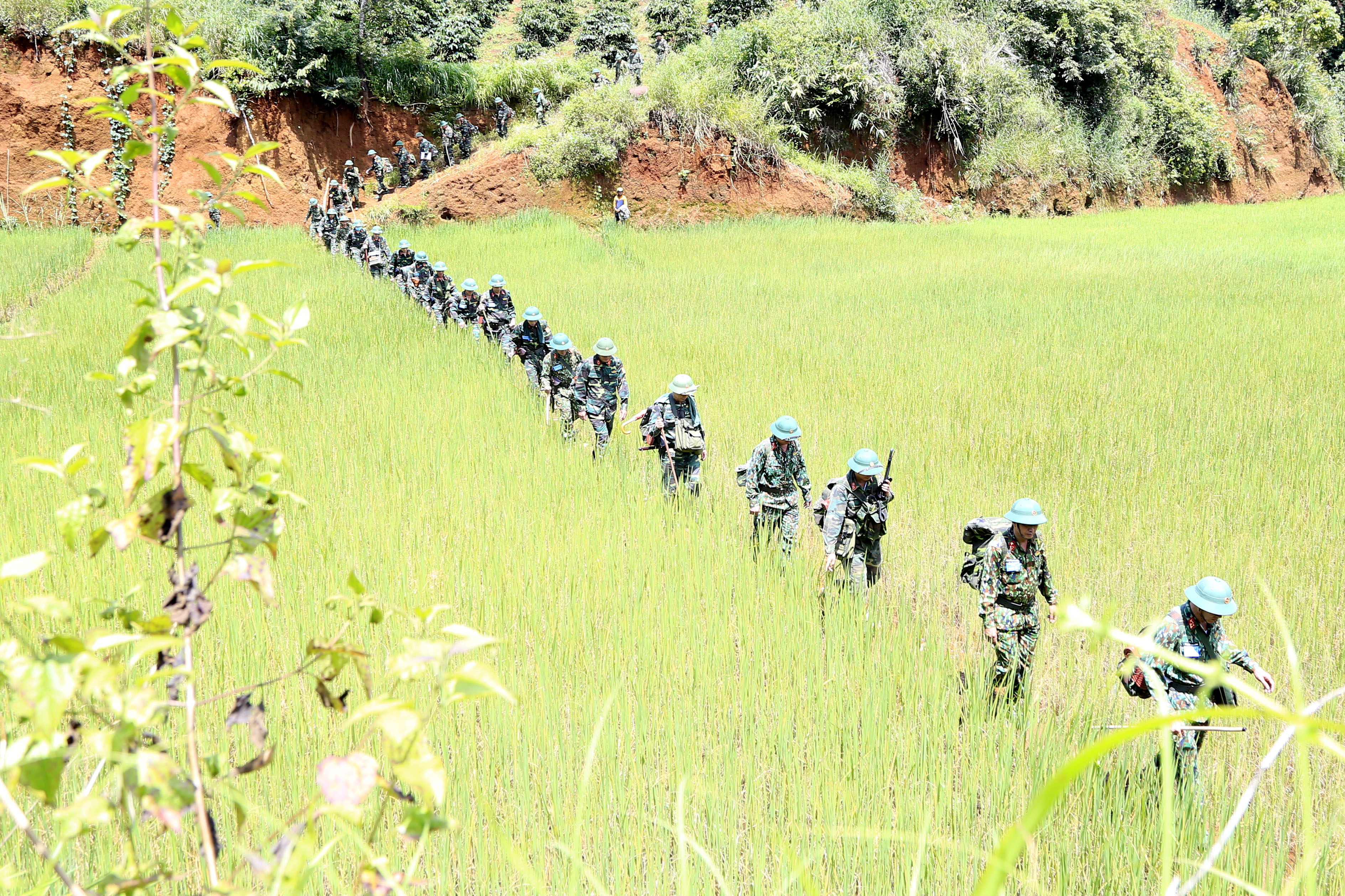 Vượt khó, lập thành tích chào mừng đại hội