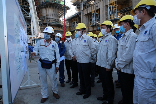 Lãnh đạo Tập đoàn Dầu khí Việt Nam làm việc với Công ty Cổ phần Lọc hóa dầu Bình Sơn