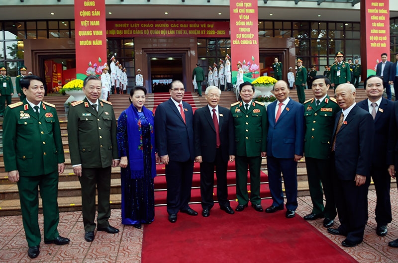 Tổng Bí thư, Chủ tịch nước Nguyễn Phú Trọng; Thủ tướng Chính phủ Nguyễn Xuân Phúc và Chủ tịch Quốc hội Nguyễn Thị Kim Ngân với các đại biểu dự đại hội.
