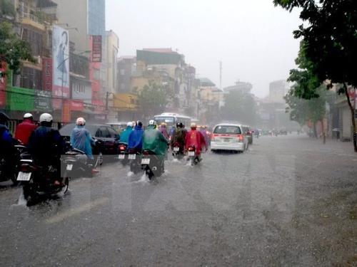 Các khu vực trên cả nước mưa dông, đề phòng lốc, sét, mưa đá và gió giật mạnh