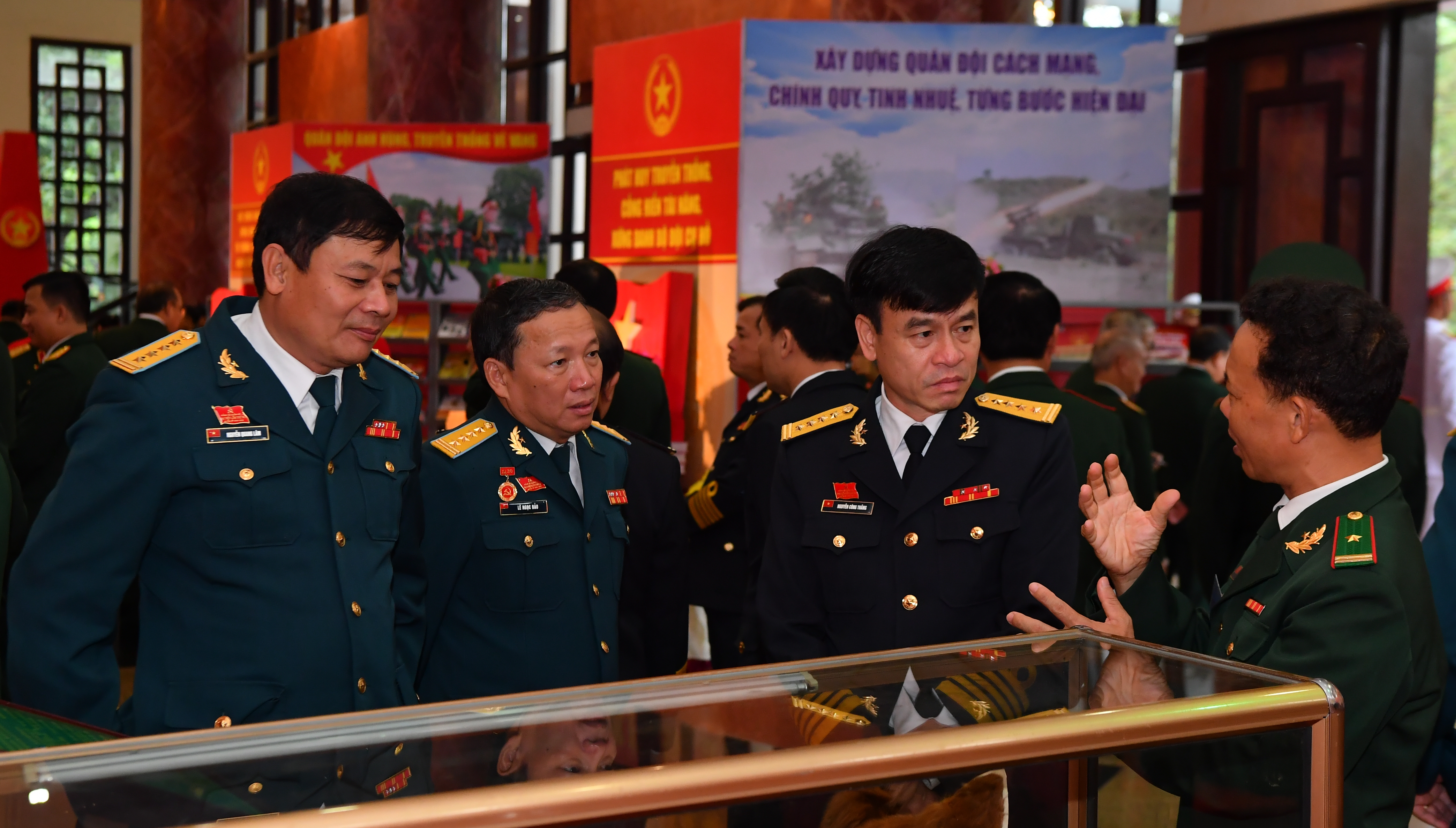 Mang tinh thần đại hội tới cán bộ, chiến sĩ