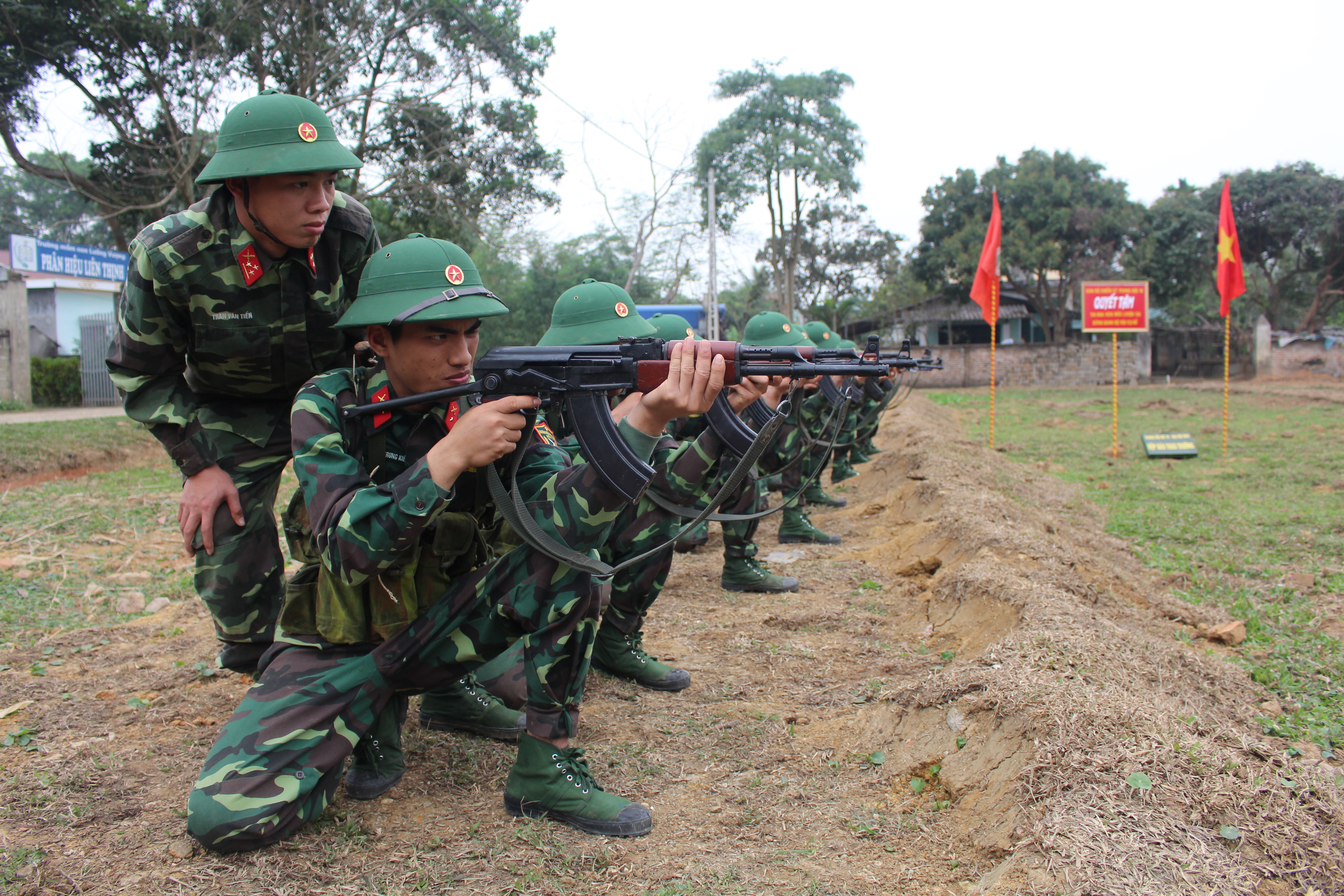 Mang tinh thần đại hội tới cán bộ, chiến sĩ