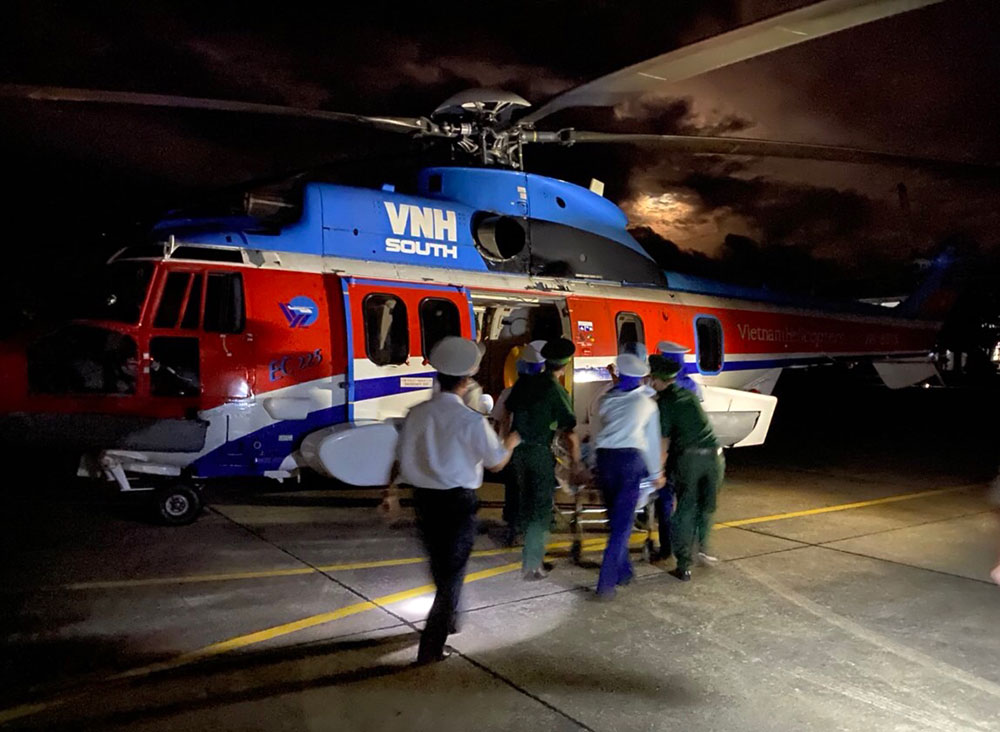 Bay cấp cứu ngư dân bị nạn ở khu vực quần đảo Trường Sa