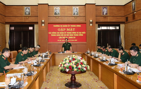 Gặp mặt các đồng chí Ủy viên Quân ủy Trung ương và đại biểu quân đội dự Hội nghị lần thứ 13 Ban chấp hành Trung ương khóa XII 