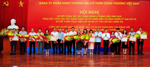 VietinBank coi trọng công tác xây dựng, chỉnh đốn Đảng, khẳng định và phát huy tốt vai trò lãnh đạo của Đảng trong doanh nghiệp