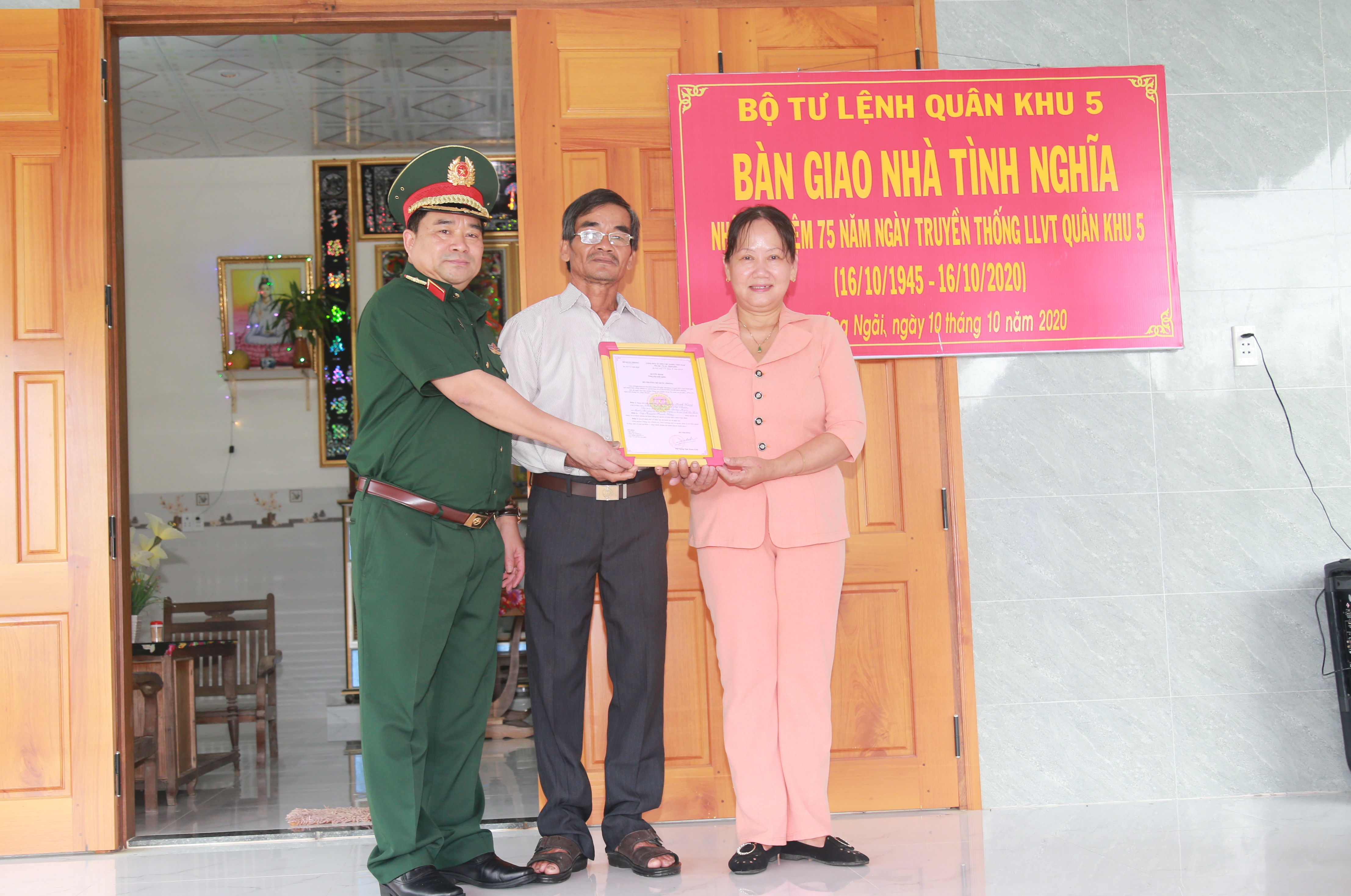 Quân khu 5 bàn giao 2 nhà tình nghĩa tặng đối tượng chính sách