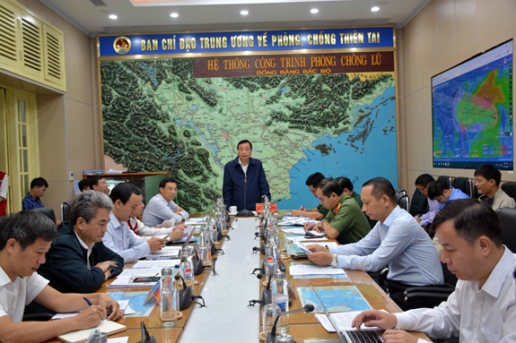 Chuẩn bị lương thực, thực phẩm, thuốc men cho người dân vùng lũ để ứng phó với thiên tai