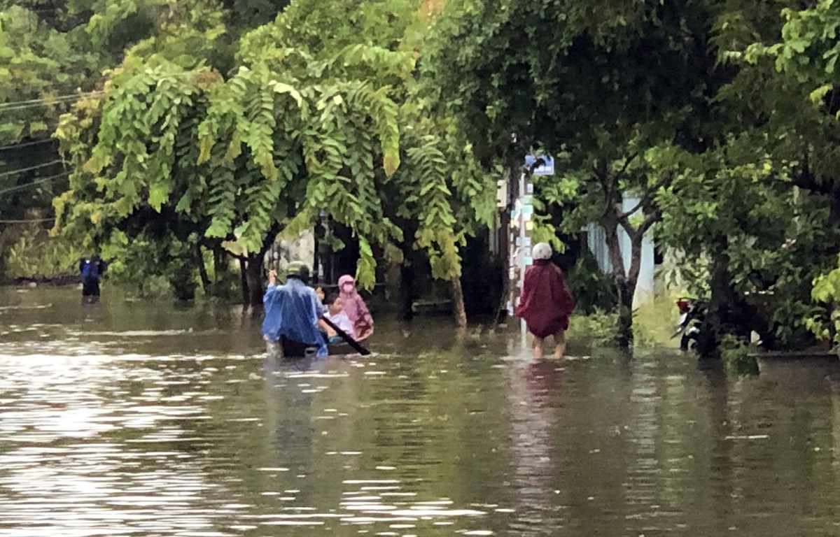 Lũ ở Quảng Trị đang lên rất nhanh, tiếp tục tình trạng ngập sâu từ Quảng Bình đến Quảng Nam