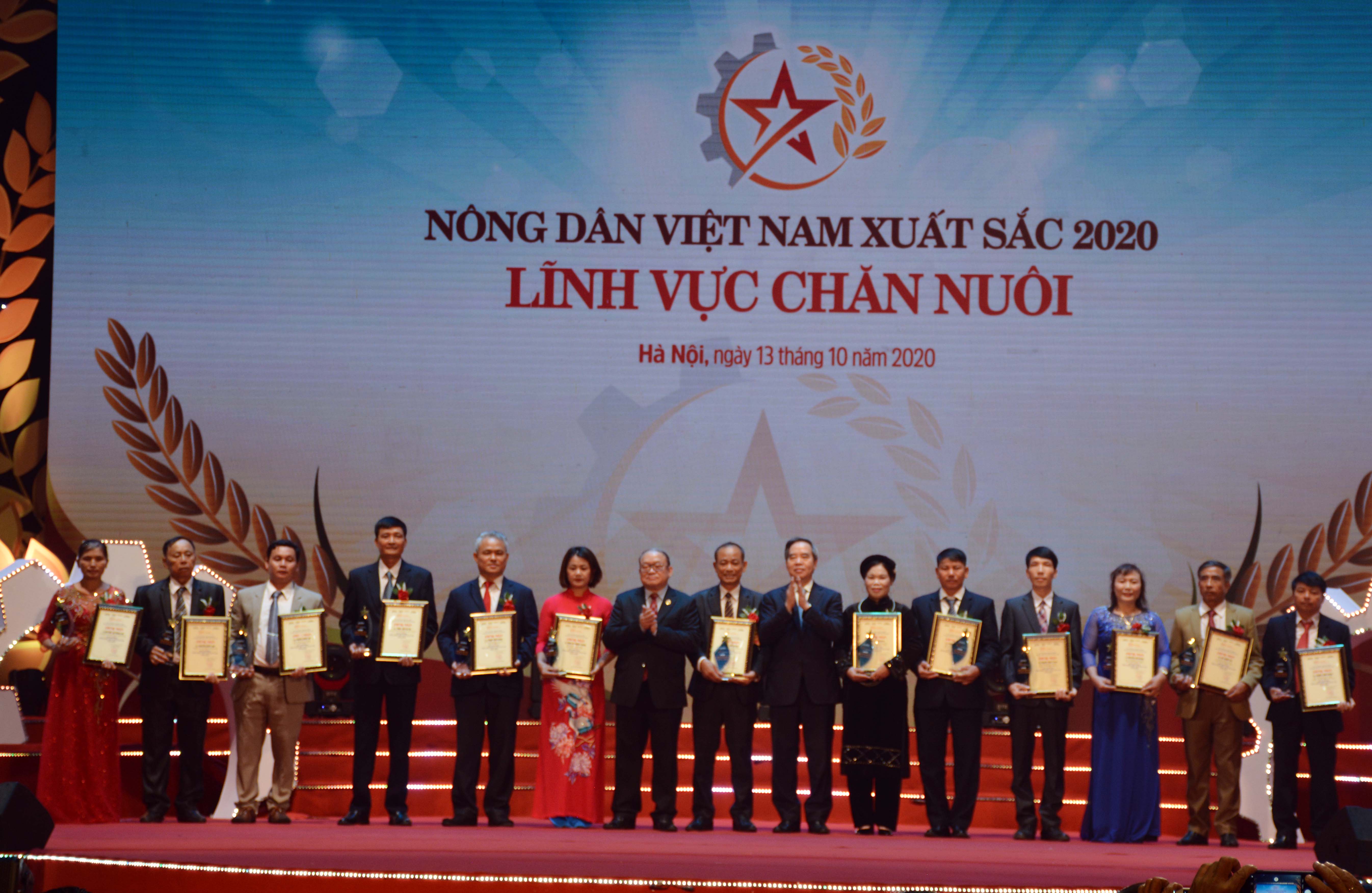 Lễ tôn vinh và trao danh hiệu Nông dân Việt Nam xuất sắc năm 2020
