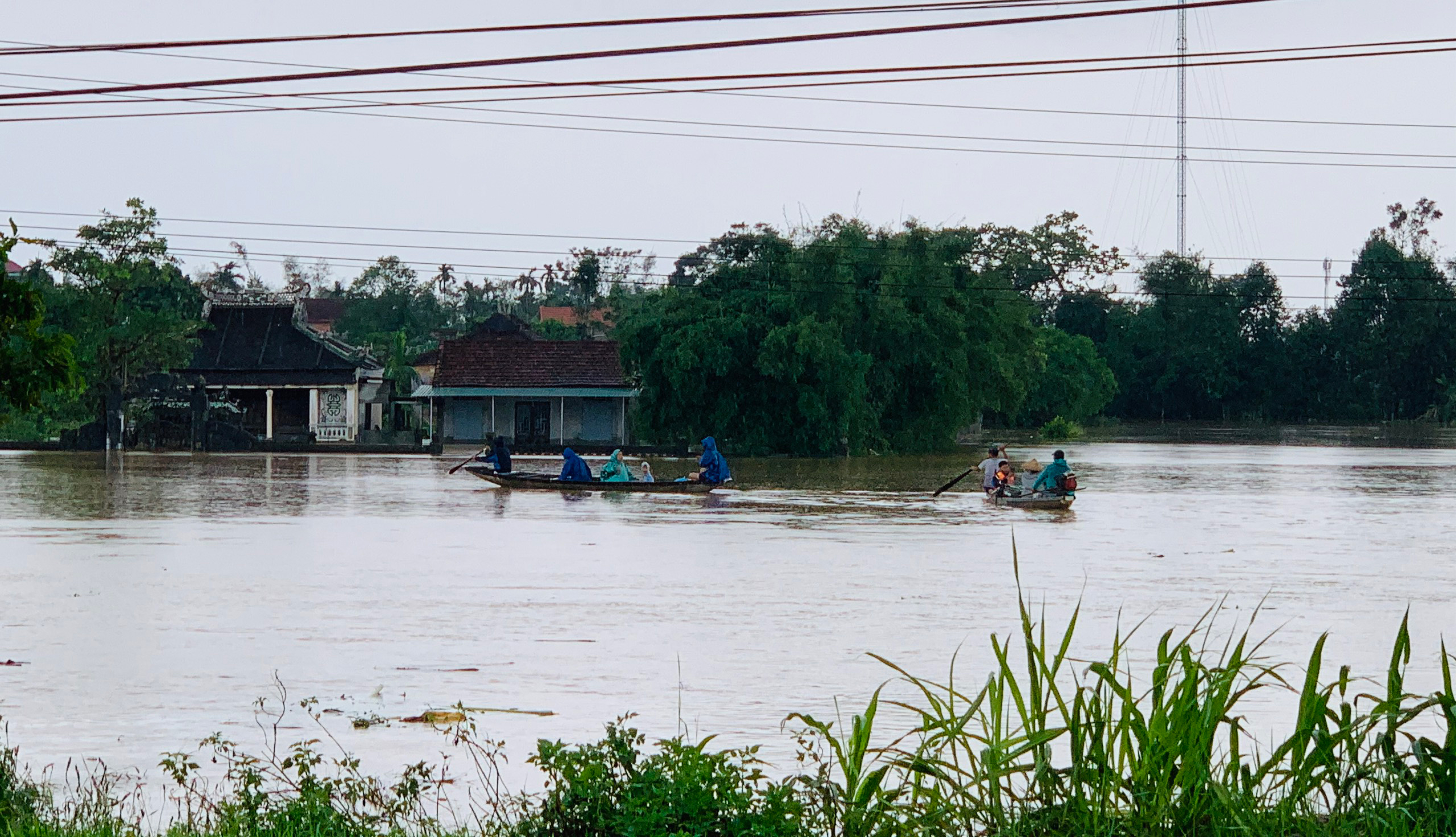 Mưa lũ diễn biến phức tạp, 23 nạn nhân thiệt mạng