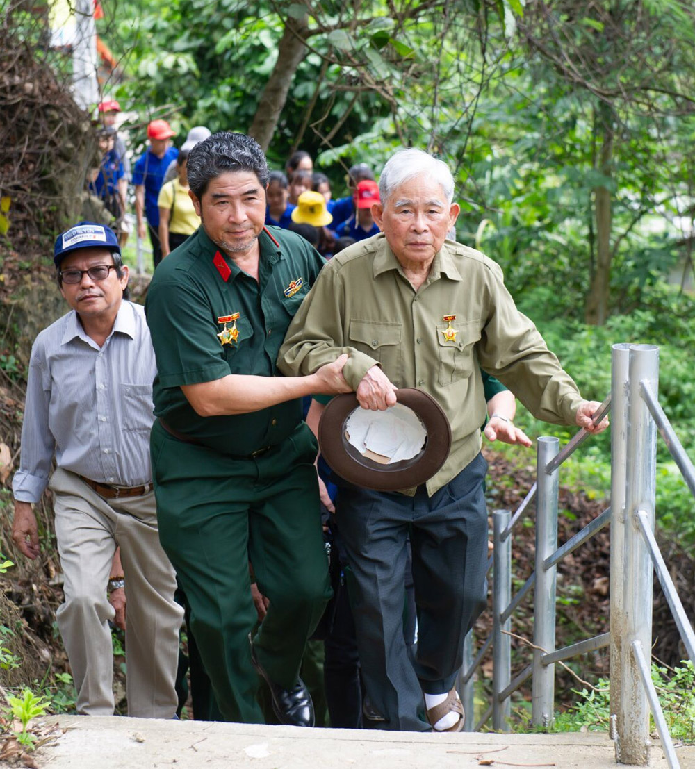 Tình người gửi tiếng chim rừng