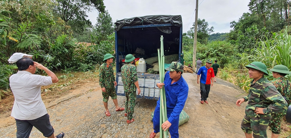 Lực lượng vũ trang Quân khu 4 thiết lập đầu cầu chuẩn bị công tác cứu hộ-cứu nạn tại Tiểu khu 67.