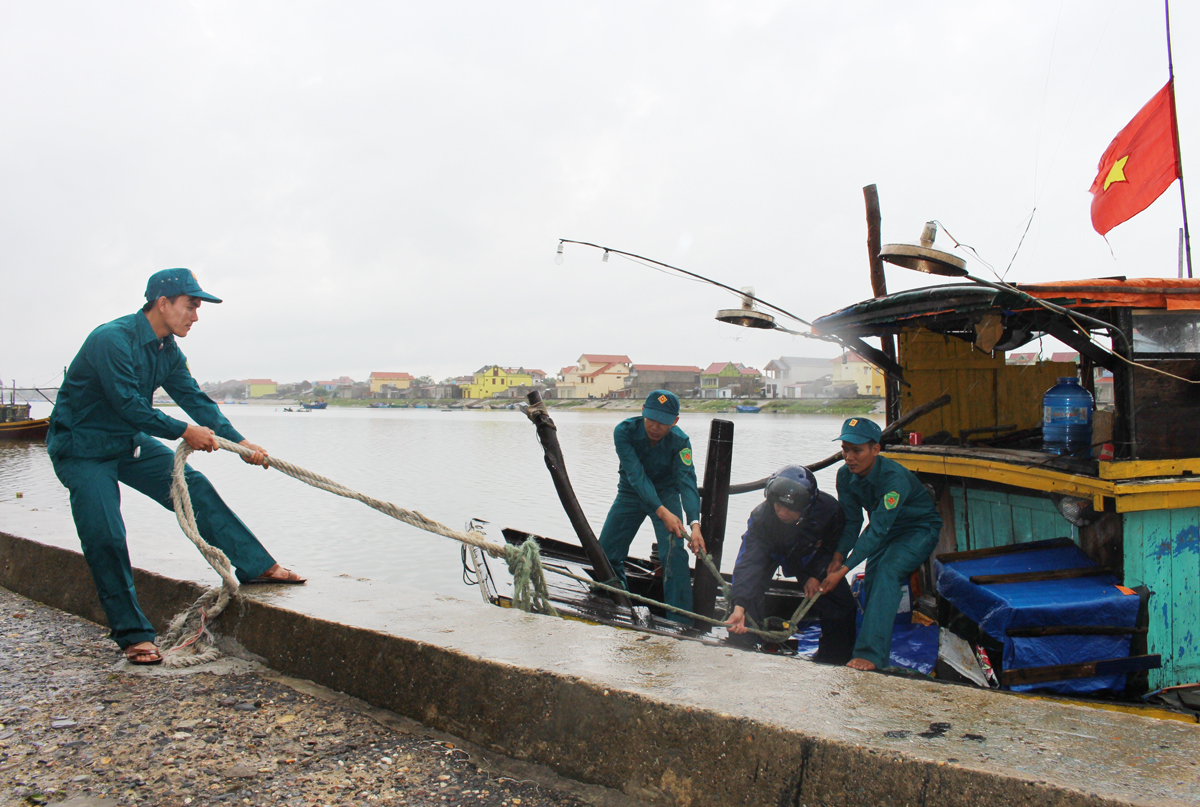 Điểm tựa của ngư dân vươn khơi

