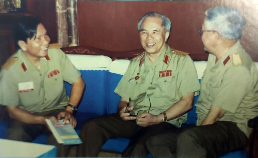 Nhớ lại những ngày đầu ngồi vào “chiếc ghế nóng”

