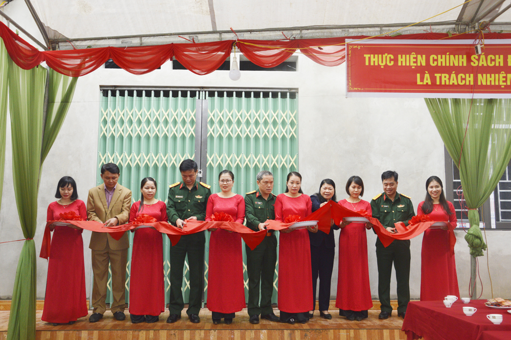 Bộ CHQS tỉnh Bắc Kạn: Bàn giao nhà tình nghĩa cho gia đình chính sách tại huyện Ngân Sơn

