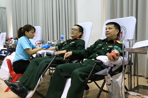 Gần 200 cán bộ, đoàn viên công đoàn Viện Thiết kế Bộ Quốc phòng đăng ký hiến máu tình nguyện 