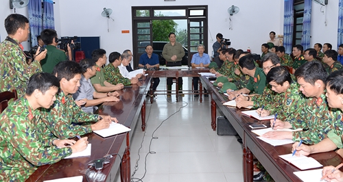 Đồng chí Phạm Minh Chính kiểm tra tại Sở chỉ huy tiền phương