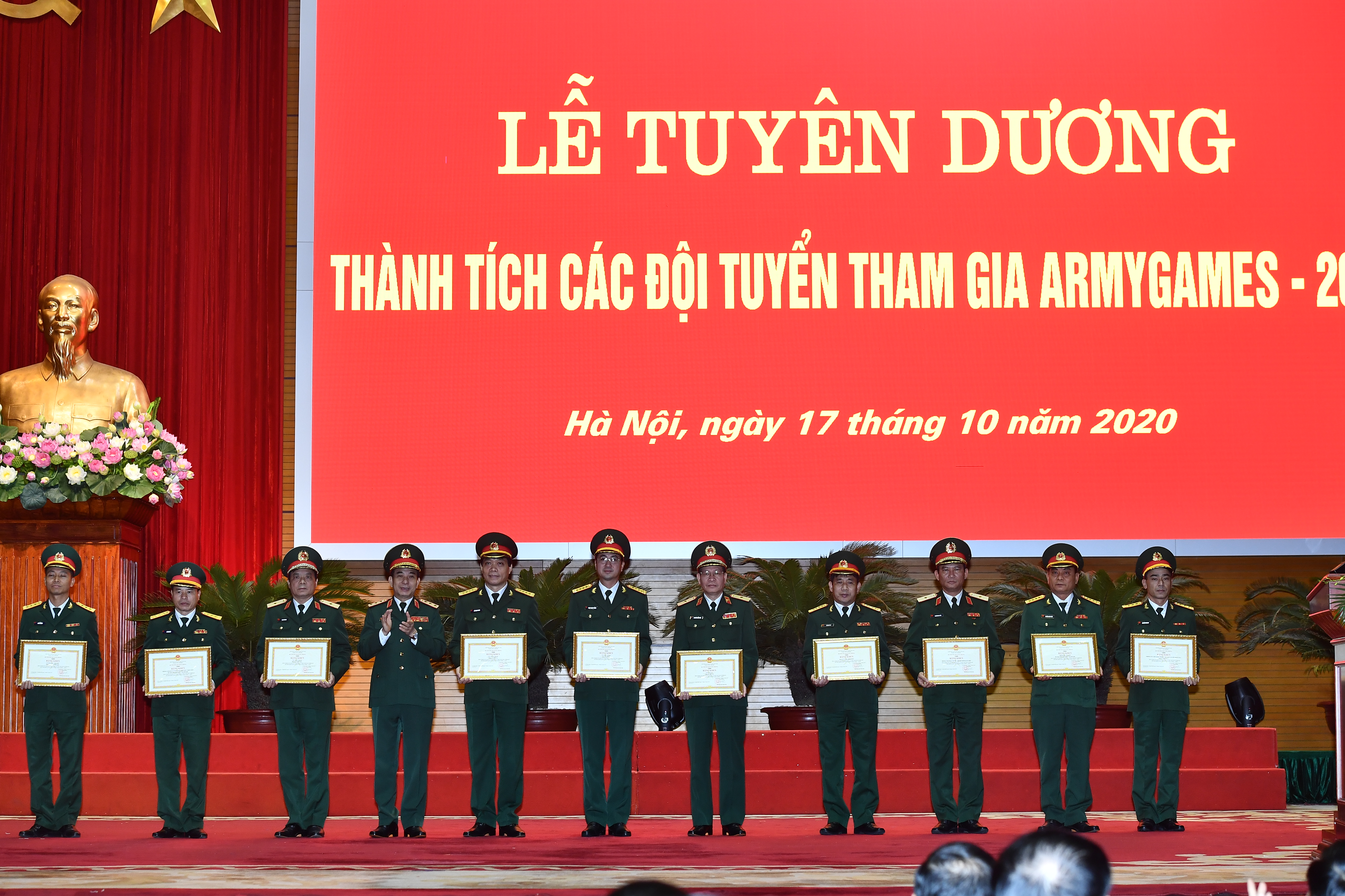 Ngời sáng hình ảnh Bộ đội Cụ Hồ