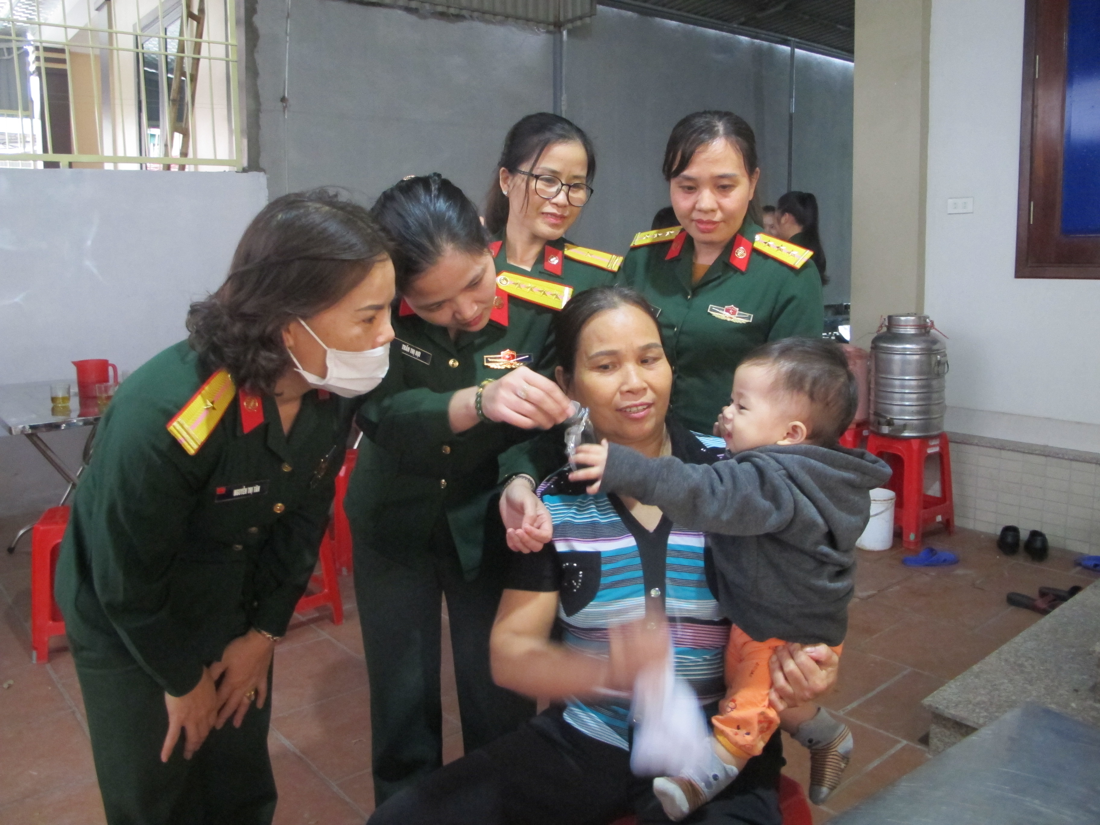 Quê hương đón đợi các anh về