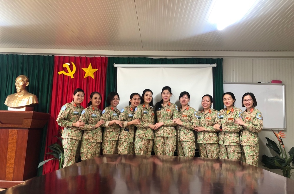 10 nữ quân nhân xinh đẹp của BVDC 2.2.