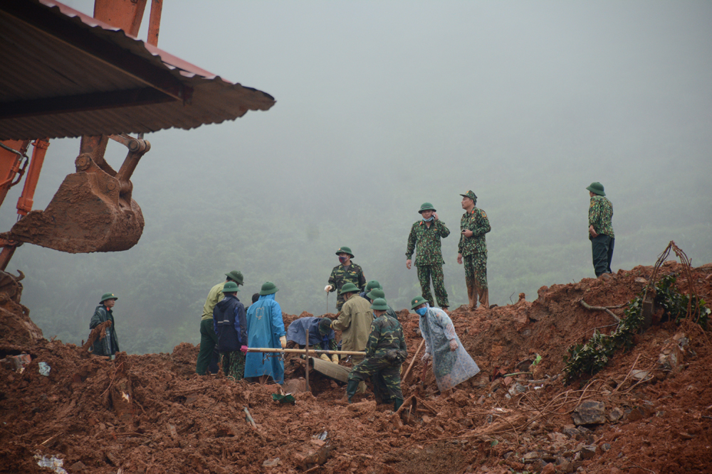 CÁC ANH ĐI, BÀ CON NHỚ!