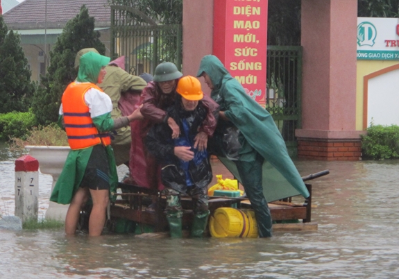 Thành phố Hà Tĩnh ngập chìm trong đợt lũ lịch sử