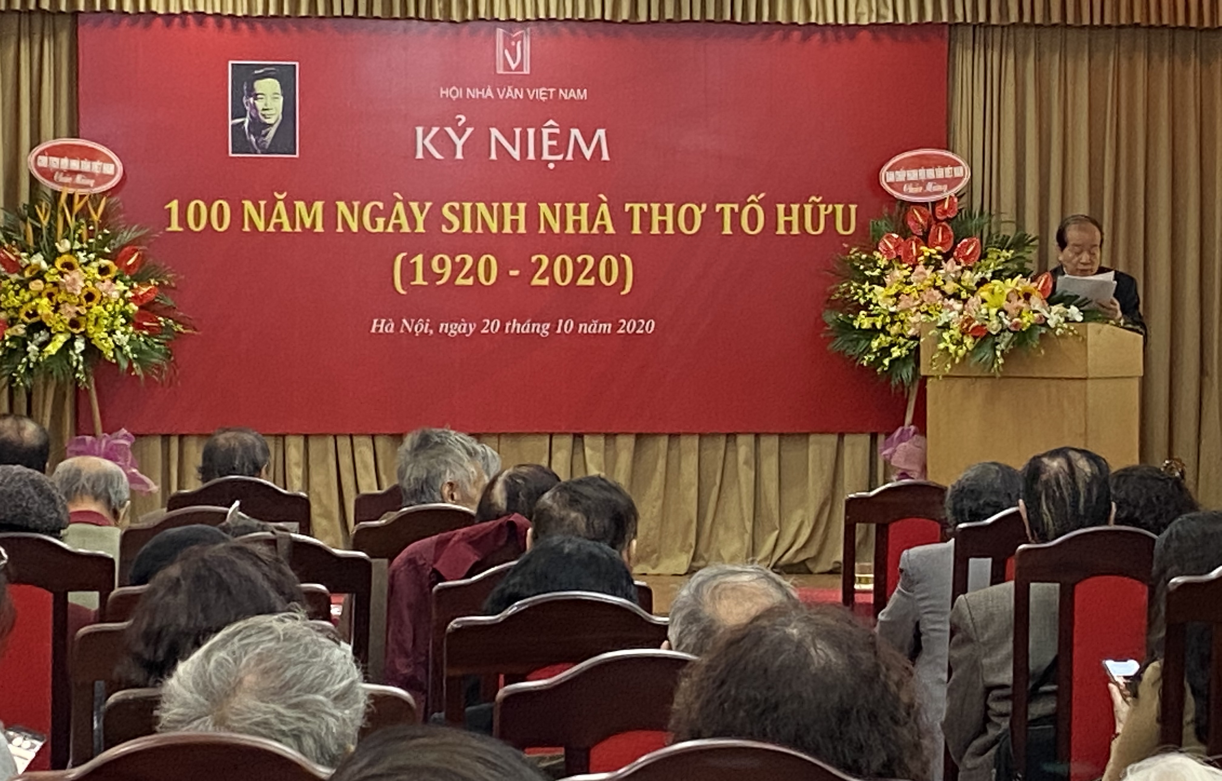 Tố Hữu-nhà thơ nắm bắt tài tình xu thế của lịch sử