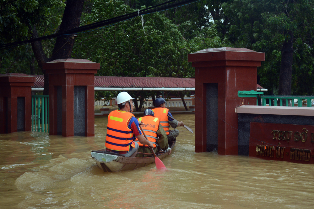 Lũ về trong đêm khiến người dân không kịp trở tay 
