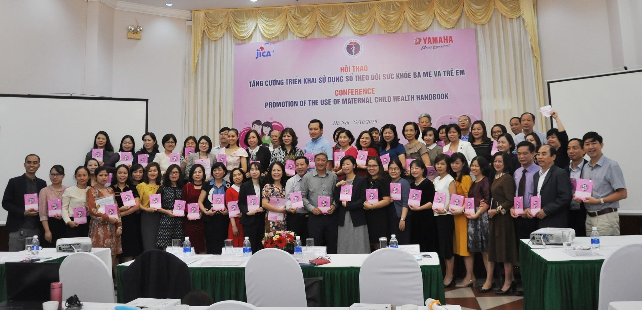 Triển khai Sổ theo dõi sức khỏe bà mẹ và trẻ em trên toàn quốc	