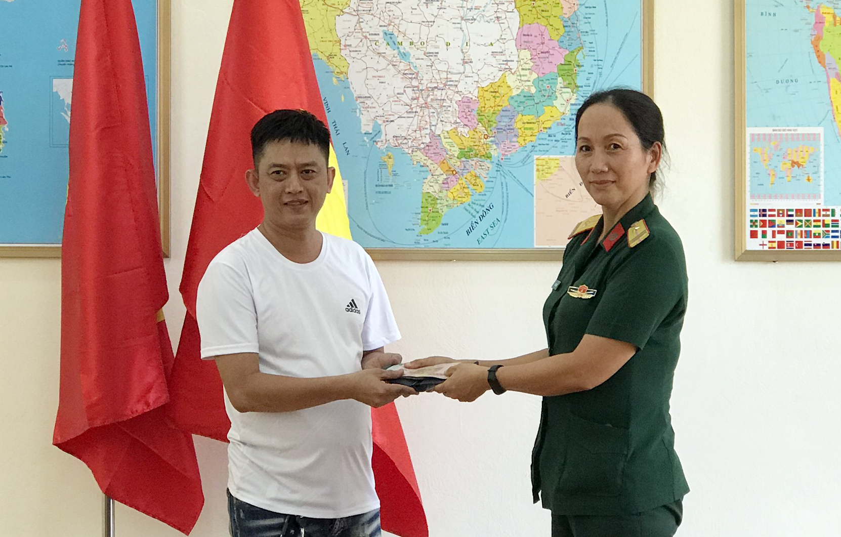 Người tốt - Việc tốt: Hành động đẹp của nữ nhân viên quân y