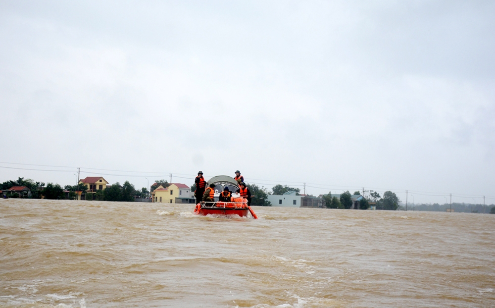 Mênh mông biển nước.