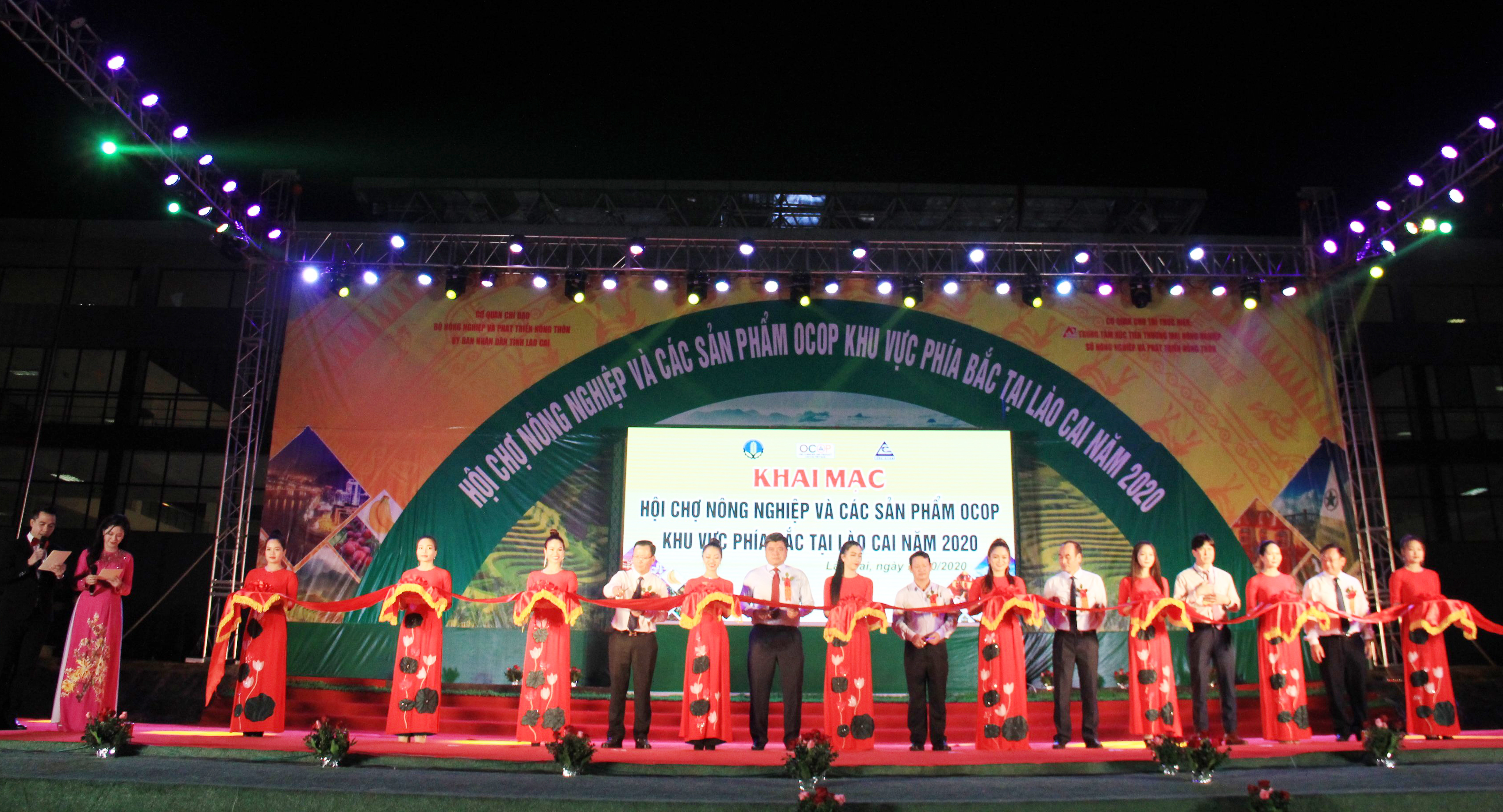 Khai mạc Hội chợ làng nghề và các sản phẩm OCOP khu vực phía Bắc năm 2020