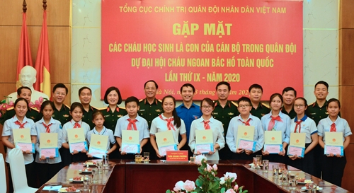 Lãnh đạo Tổng cục Chính trị gặp mặt các cháu học sinh là con cán bộ quân đội dự Đại hội Cháu ngoan Bác Hồ