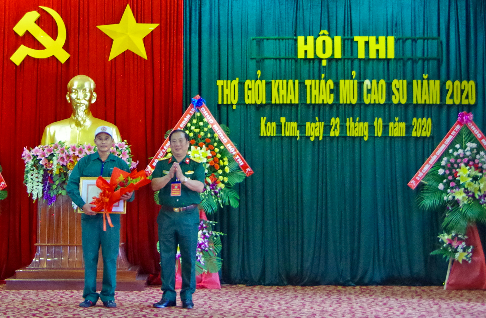 Công ty 732 tổ chức Hội thi thợ giỏi khai thác mủ cao su năm 2020