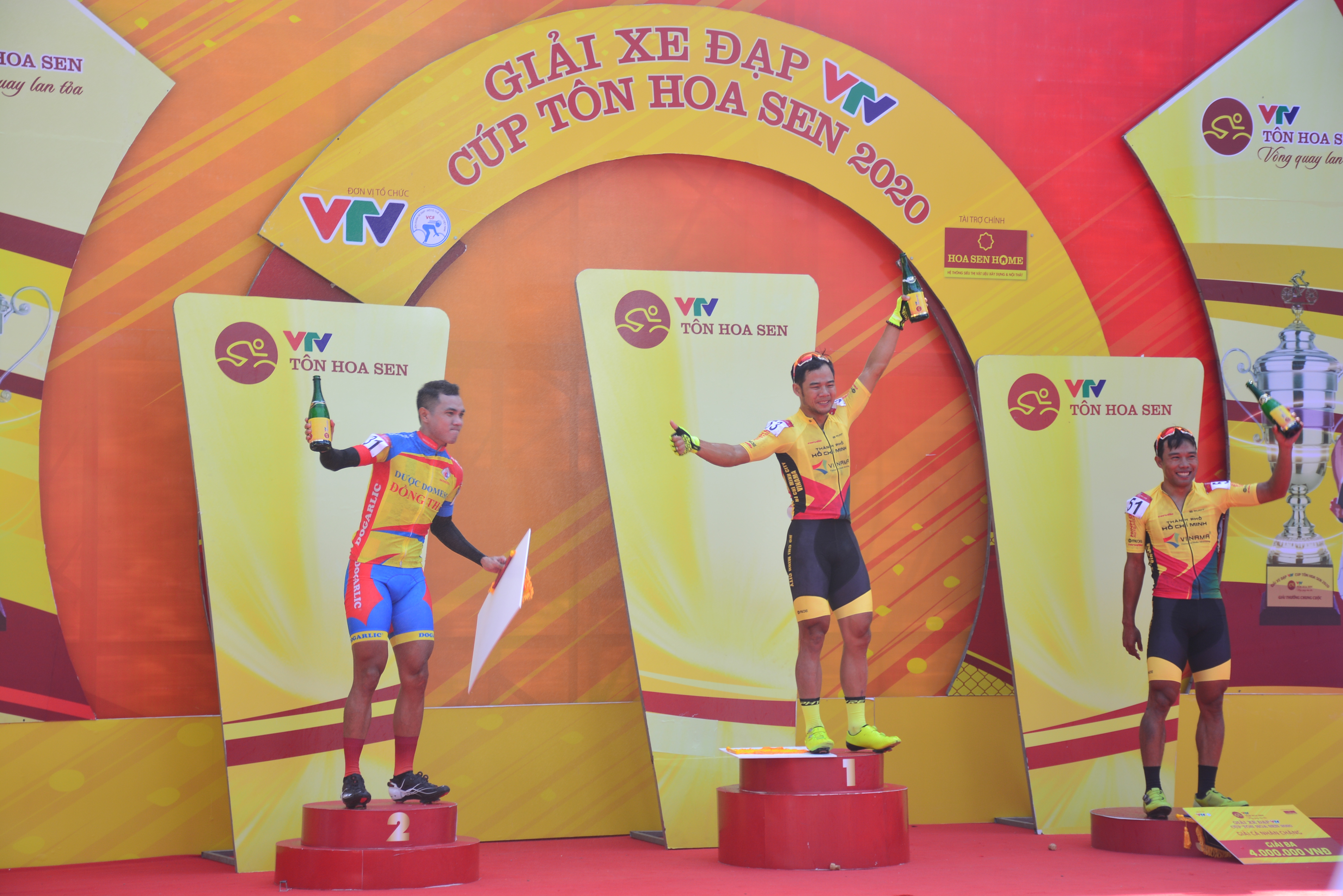 Khởi tranh Giải Xe đạp VTV - Cup Tôn Hoa Sen 2020