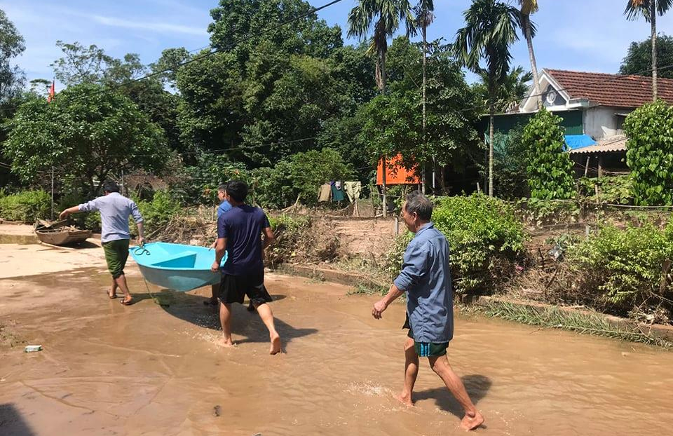 Bạn trẻ người Hà Tĩnh chuyên làm từ thiện chia sẻ 6 kinh nghiệm hỗ trợ miền Trung