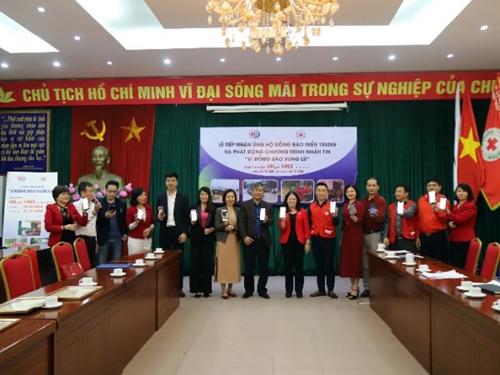 Trung ương Hội Chữ thập đỏ Việt Nam tiếp nhận ủng hộ đồng bào miền Trung