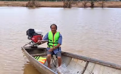 Nhiều người dân tại miền Trung được giúp đỡ vượt qua khó khăn do bão lũ