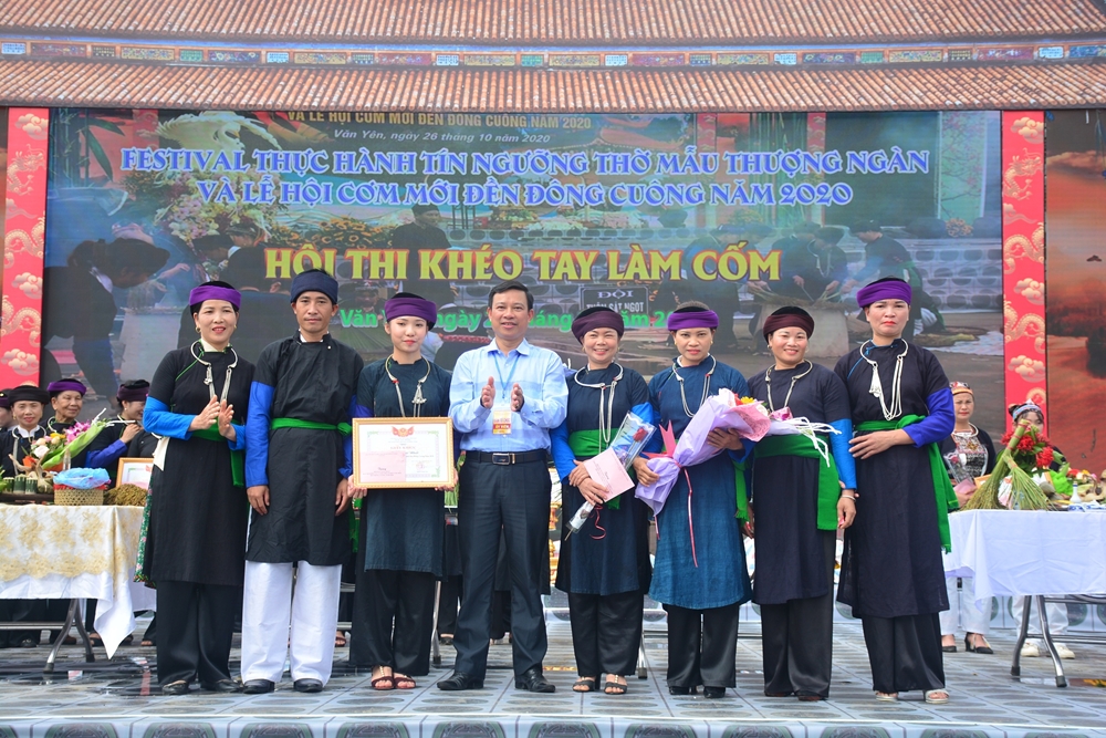 Giải Nhất của hội thi thuộc về đội Bến Đền.